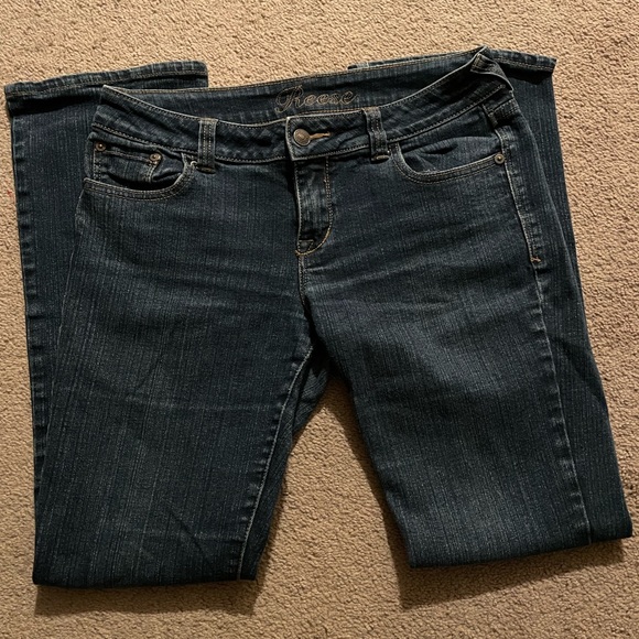 Delia’s “Reese” Jeans - Picture 2 of 5